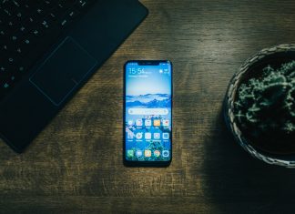 Mobiililaitteilla elokuvien katselua  Parhaita moninpelejä netissä vuonna 2023